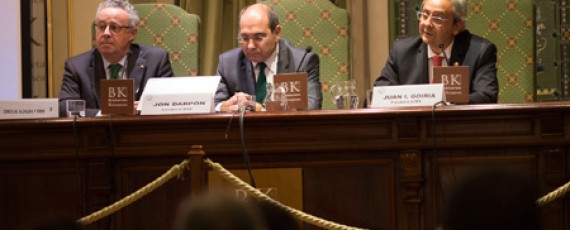 De izq a dch. Mikel Alvarez, Jon Darpón, y Juan Goiria